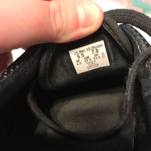 Size 7 lace up perforated vans - Picture 3 of 4